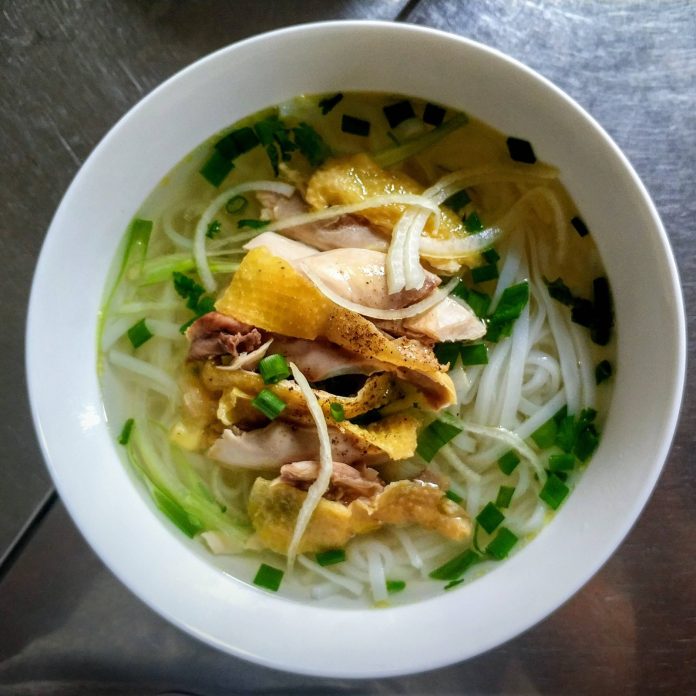 Pho ga Viet Nam - anh minh hoa (Nowforever, CC BY-SA 4.0, Wikimedia Commons)