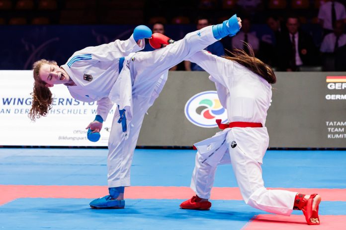 karate-asiad-2026-huy-chuong-dong Vận động viên karate thi đấu đối kháng (kumite) tại một giải vô địch châu Âu 2026 - ảnh minh họa